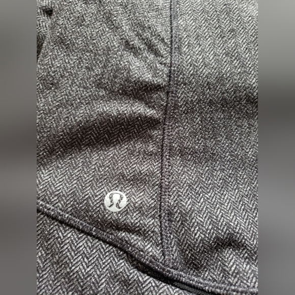 Lululemon 1/2 Zip Think Fast Pullover in Herringbone Black/Grey Size 2 - Picture 5 of 8
